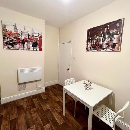 Studio Flat In Colliers Wood Daire Londra Dış mekan fotoğraf